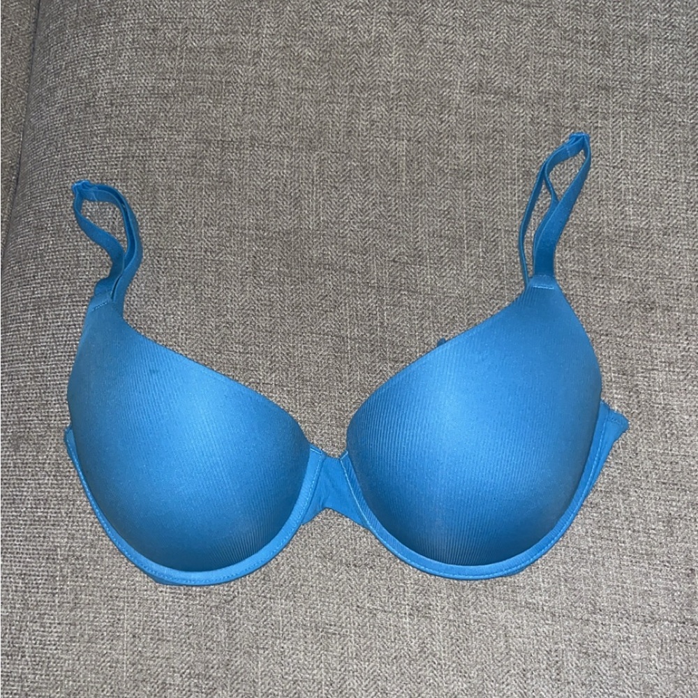 Pink Victoria’s Secret bra 32Dd